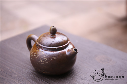 云南建水陶—紫陶壶适合泡普洱茶的原因